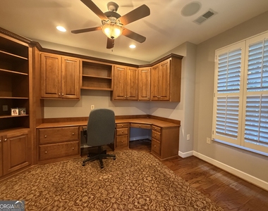 2100 Village Lane - Photo Thumbnail 12