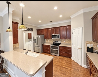 2100 Village Lane - Photo Thumbnail 8