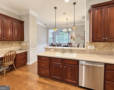 2100 Village Lane - Photo Thumbnail 5