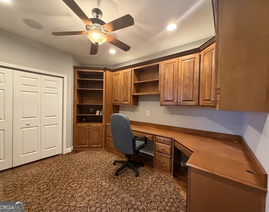 2100 Village Lane - Photo Thumbnail 11