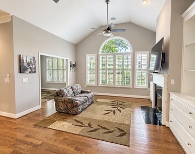 2100 Village Lane - Photo Thumbnail 4