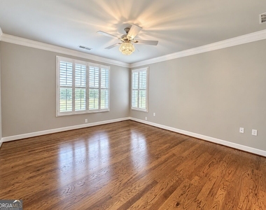 2100 Village Lane - Photo Thumbnail 14