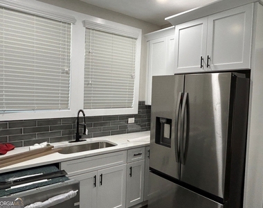 920 Wesleyan Drive - Photo Thumbnail 5