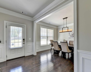 3860 Grandview Manor Drive - Photo Thumbnail 2