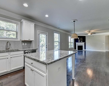3860 Grandview Manor Drive - Photo Thumbnail 9