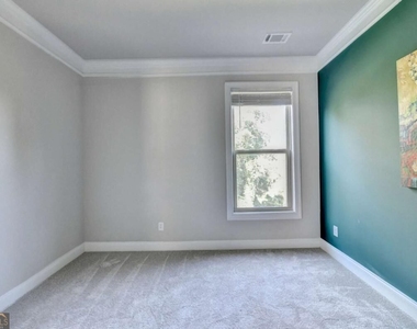 3860 Grandview Manor Drive - Photo Thumbnail 11