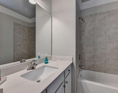 3860 Grandview Manor Drive - Photo Thumbnail 10