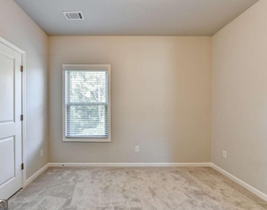 3860 Grandview Manor Drive - Photo Thumbnail 20