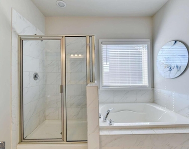 3860 Grandview Manor Drive - Photo Thumbnail 17