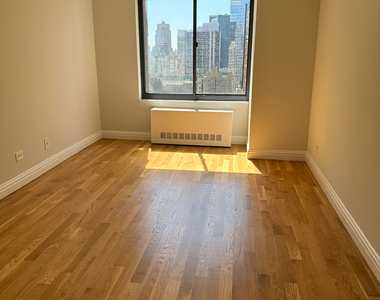 West 48th Street - Photo Thumbnail 4