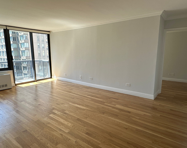 West 48th Street - Photo Thumbnail 1