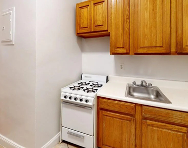 313 East 93rd Street - Photo Thumbnail 2