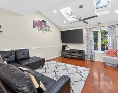 29 Olive Ct - Photo Thumbnail 7