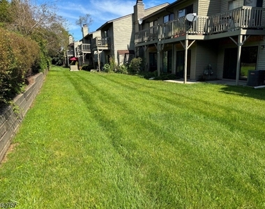 903 Spruce Hills Dr - Photo Thumbnail 2
