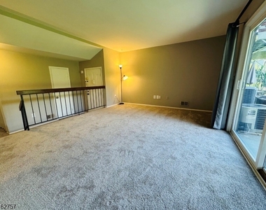 903 Spruce Hills Dr - Photo Thumbnail 5