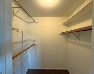 903 Spruce Hills Dr - Photo Thumbnail 14
