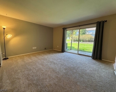 903 Spruce Hills Dr - Photo Thumbnail 4