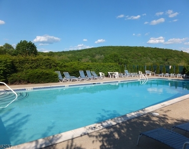 903 Spruce Hills Dr - Photo Thumbnail 17