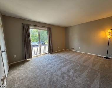 903 Spruce Hills Dr - Photo Thumbnail 6