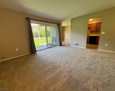 903 Spruce Hills Dr - Photo Thumbnail 11