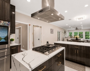 164 E Mountain Rd - Photo Thumbnail 10