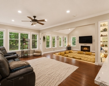 164 E Mountain Rd - Photo Thumbnail 13