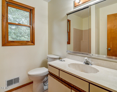 195 Edgemere Court - Photo Thumbnail 12