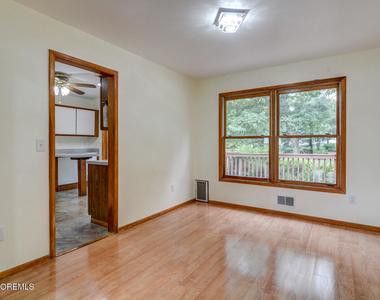 195 Edgemere Court - Photo Thumbnail 4