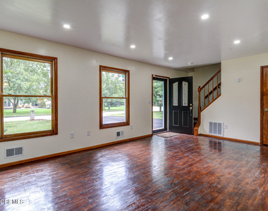 195 Edgemere Court - Photo Thumbnail 18