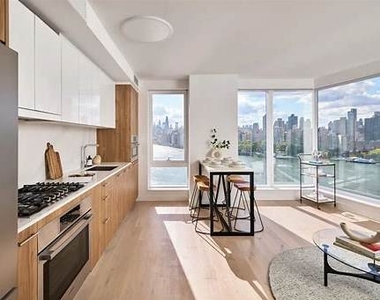 LUXURY WATERFRONT LIVING IN ASTORIA - Photo Thumbnail 2