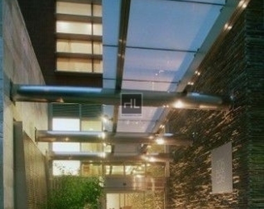 East 59 Street - Photo Thumbnail 9