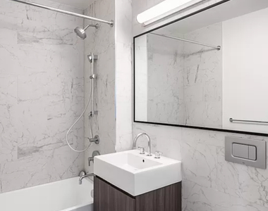 East 72nd Street - Photo Thumbnail 2