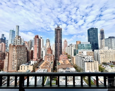 E 65th St - Photo Thumbnail 11