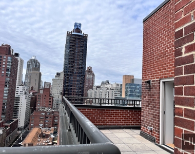 E 65th St - Photo Thumbnail 12