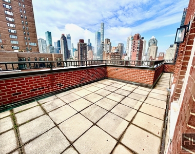 E 65th St - Photo Thumbnail 3