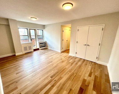 E 65th St - Photo Thumbnail 7