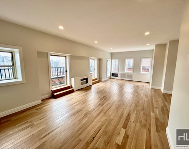 E 65th St - Photo Thumbnail 1