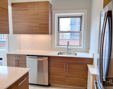 E 65th St - Photo Thumbnail 2