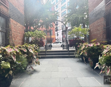 West 13 Street - Photo Thumbnail 11