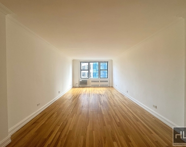 West 13 Street - Photo Thumbnail 1