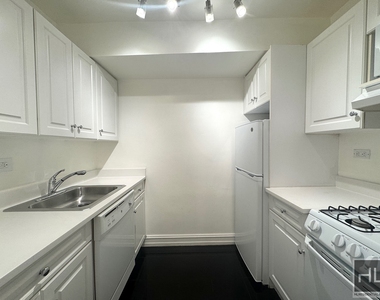 West 13 Street - Photo Thumbnail 4