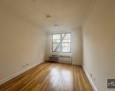 West 13 Street - Photo Thumbnail 5