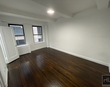 West 55 Street - Photo Thumbnail 2