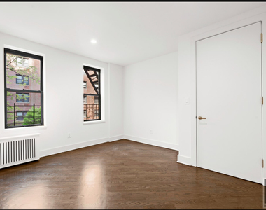 East 70 Street - Photo Thumbnail 3
