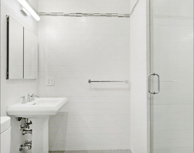 East 70 Street - Photo Thumbnail 7