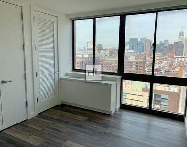 West 43 Street - Photo Thumbnail 2