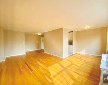 East 86th Street - Photo Thumbnail 1
