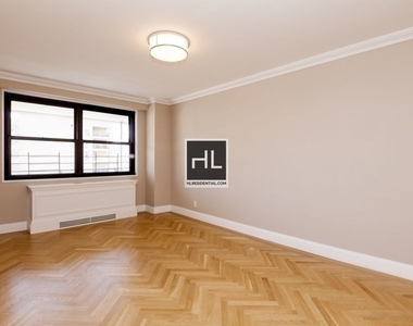 East 86th Street - Photo Thumbnail 2