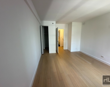 East 39th Street - Photo Thumbnail 4