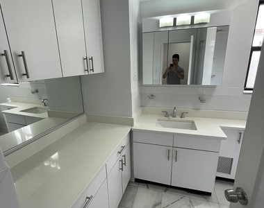 E 82 St - Photo Thumbnail 5